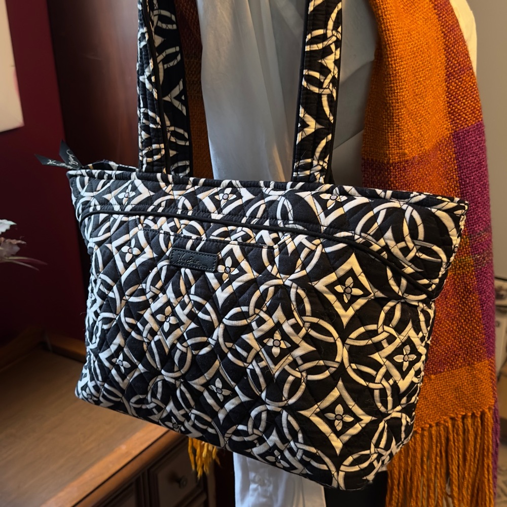 Vera Bradley Tote In Excellent Condition In A Black And White Geometric Pattern